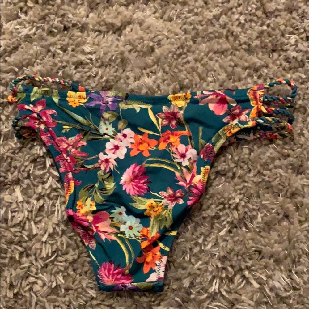 Jessica Simpson bikini bottoms - Picture 3 of 5